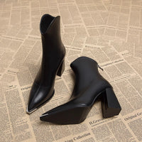 VELVETEDGE POINTED BLOCK HEEL BOOTS