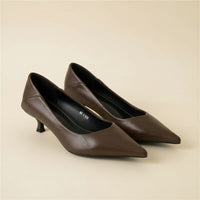 CHOCOLATE KITTEN POINT PUMP
