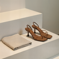 LEATHER SQUARE-TOE KITTEN SANDAL