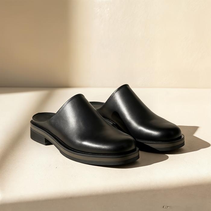 BLACK LEATHER BACKLESS MULE