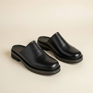 BLACK LEATHER BACKLESS MULE